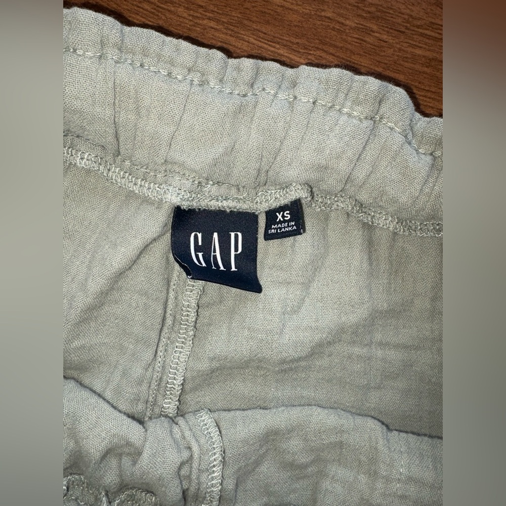 GAP Light olive Women’s Gauze Pull-On Shorts - Picture 4 of 6